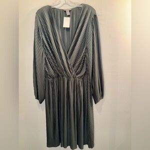 NWT - H&M Long Sleeve Pleated Dress in Dark Green XL